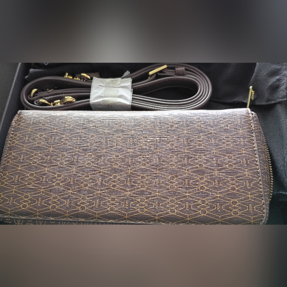 WOLF TRAVEL BAG... NEW